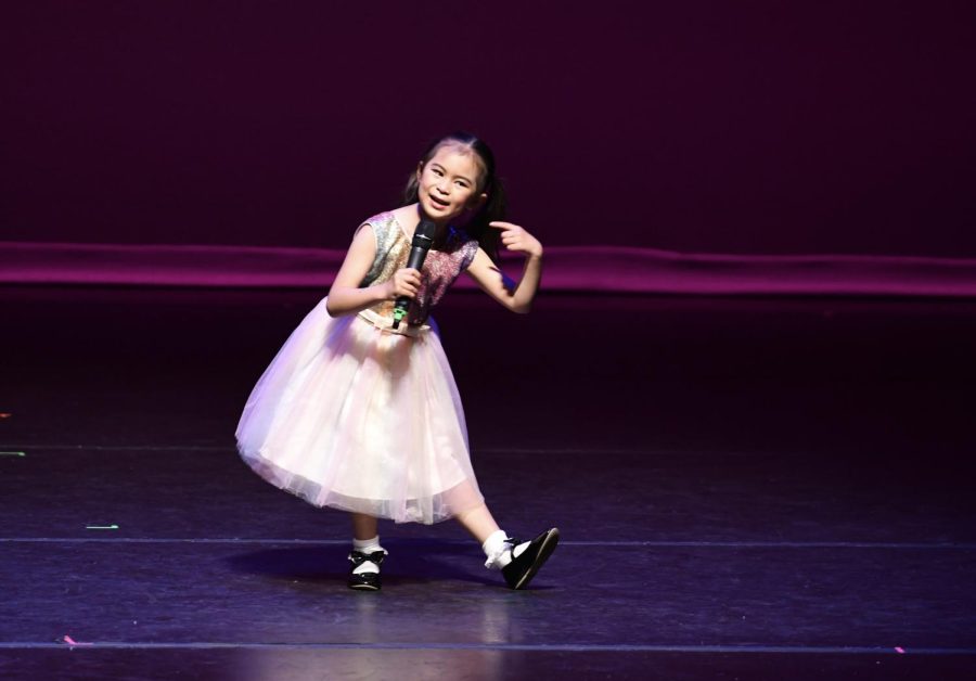 Elize Gao is the youngest performer of the night. She brings joy to the audience with her cute dance moves and angelic voice. (Jiawen (Sarah) Yan)
