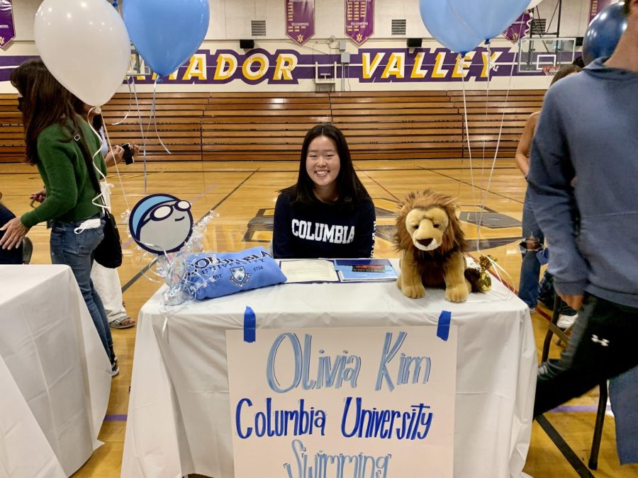 Olivia Kim(22) is signing with Colombia for swimming, and her booth is decorated with the colors of the school.