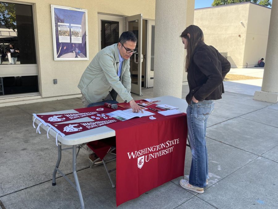 José Villalobos, Admissions Counselor at Washington State University introduces the available programs to students who are interested.