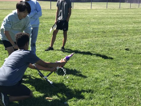 Jayden Choi (26’) gets ready to pump up the rocket using water pressure as his classmate Haben Naizghi (‘26) sets his rocket into place.