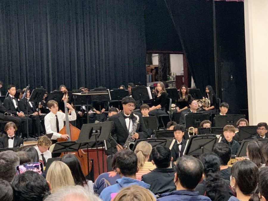 Junior Mihir Joshi (‘24) played a solo on the tenor saxophone in Jazz A’s performance. 