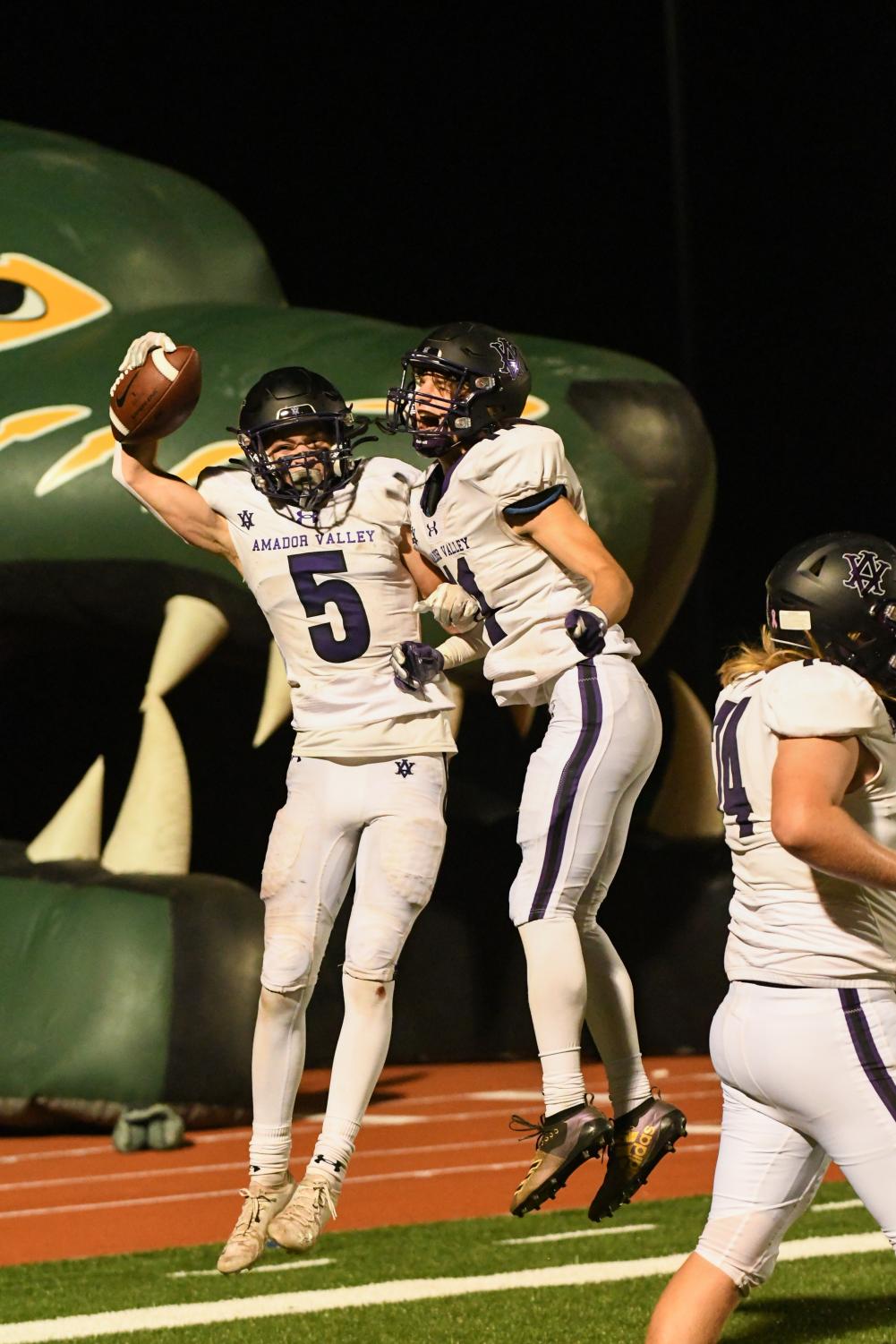 Amador Valley football experiences a tough loss against San Ramon Valley