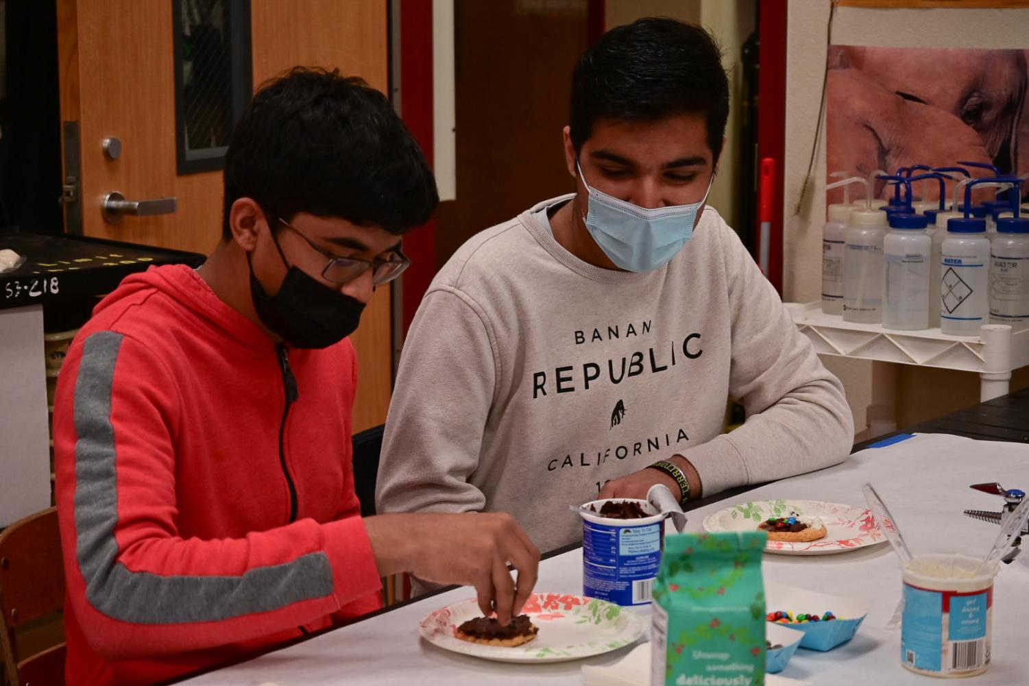 Dons celebrate mole day in chemistry classes