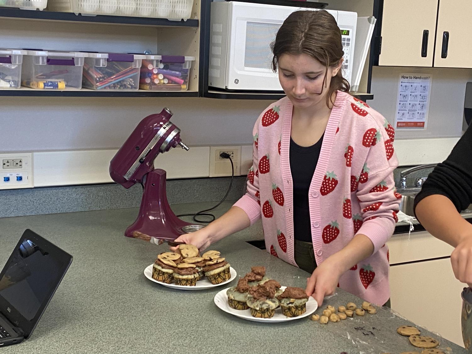 Baking and culinary classes compete in cupcake wars