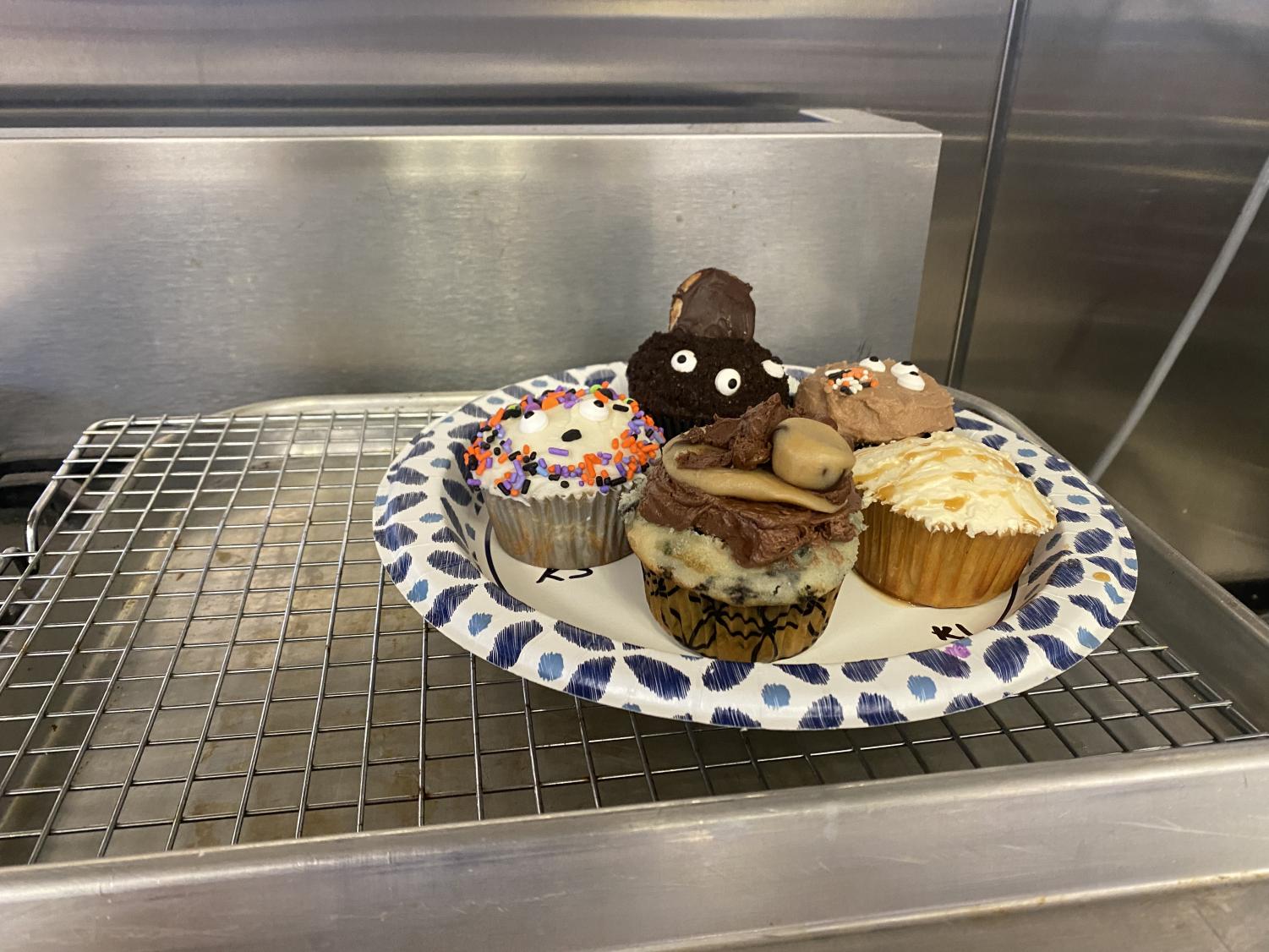 Baking and culinary classes compete in cupcake wars