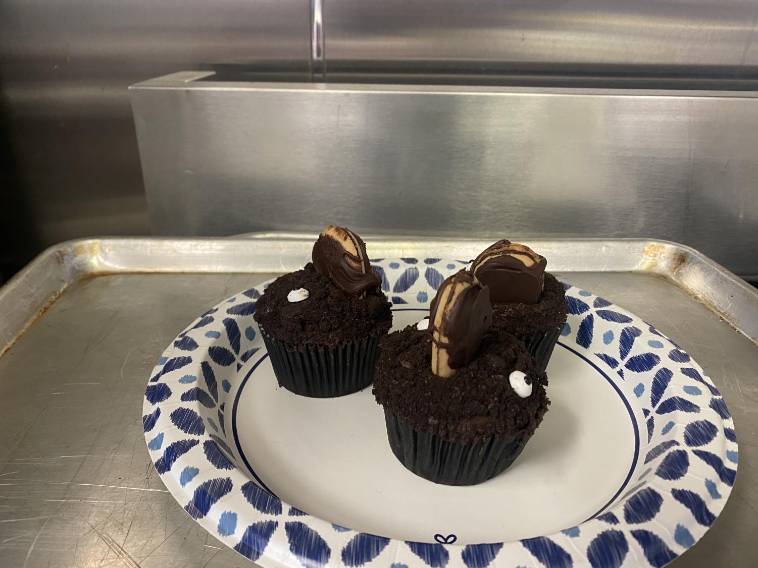 Baking and culinary classes compete in cupcake wars