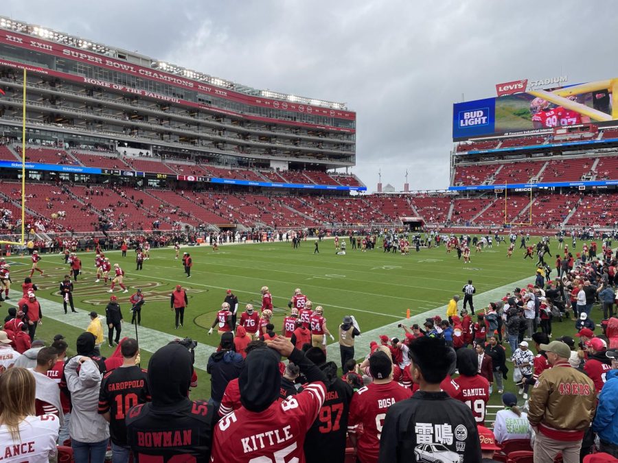 Amador Valley students Mason Lyions (‘24) and Drew Souza (‘24) attend the 49ers game to watch their team’s new quarterback.