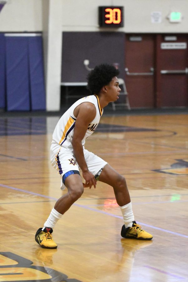 Mateo Jackson ('23) watches his teammates to prepare his next move.