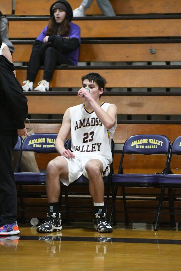 Javier Gros-Suañez ('23) takes a water break.