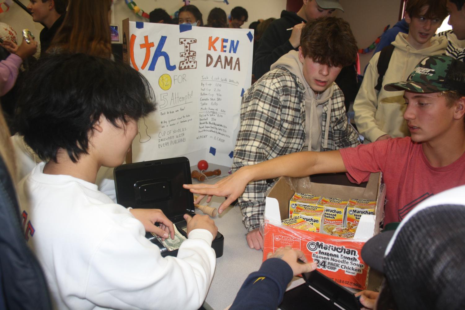Photo story: Japanese classes host Japanese fall festival
