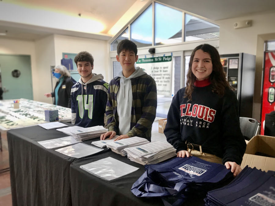 Student volunteers Sydney Queen ('24), Bill Situ ('23), and Mateo Gable ('24) greeted visitors at the event's entrance.
