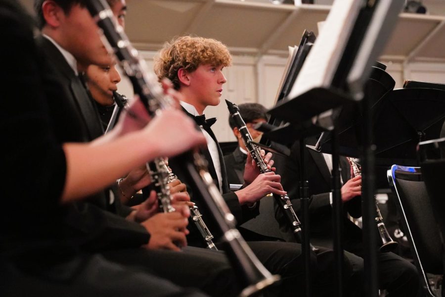 Dean Eggers (‘23) holds his clarinet during a rest while looking to the conductor. 