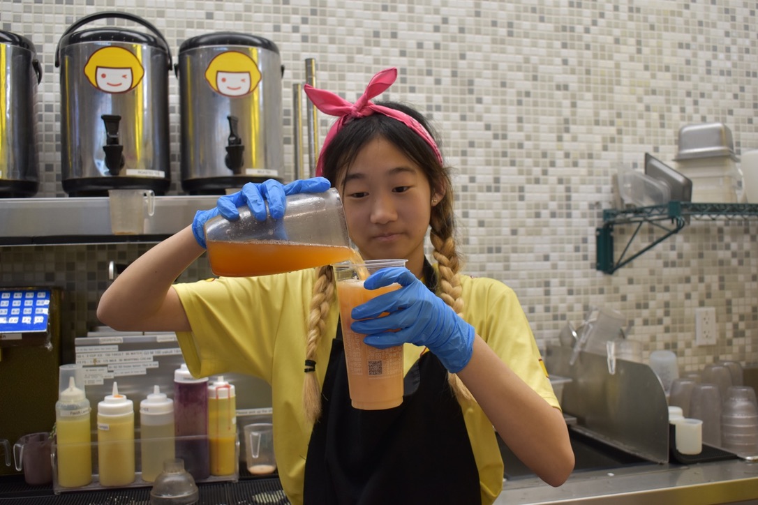Student baristas get boba bliss at Happy Lemon