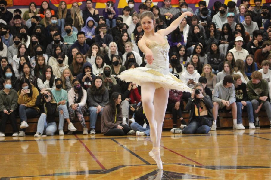 Katherine Foster ('24) shows off her ballet talent in a short solo performance.