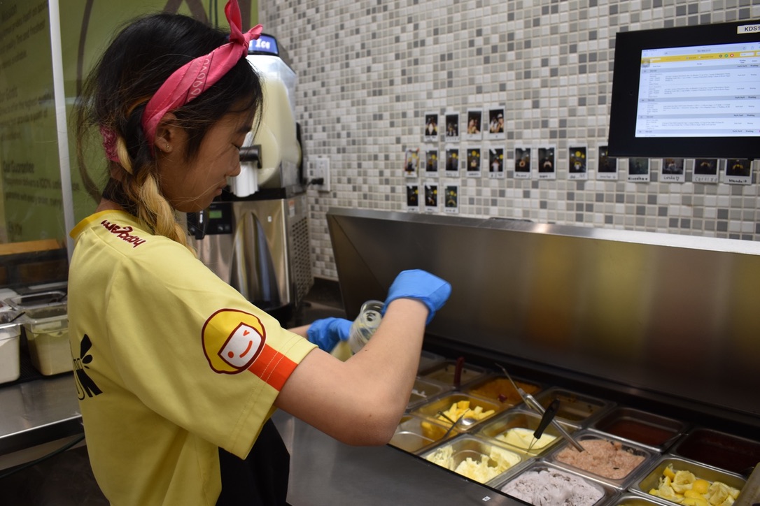 Student baristas get boba bliss at Happy Lemon