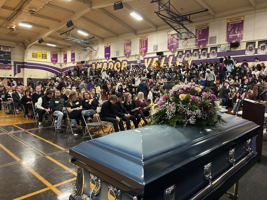 Juniors and seniors flooded into the small gym to watch the EFM funeral.