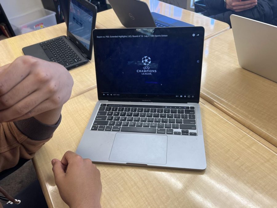 Atheeth Ravikrishnan (‘24) watches highlights of the UCL quarter-finals between Bayern Munich and PSG.