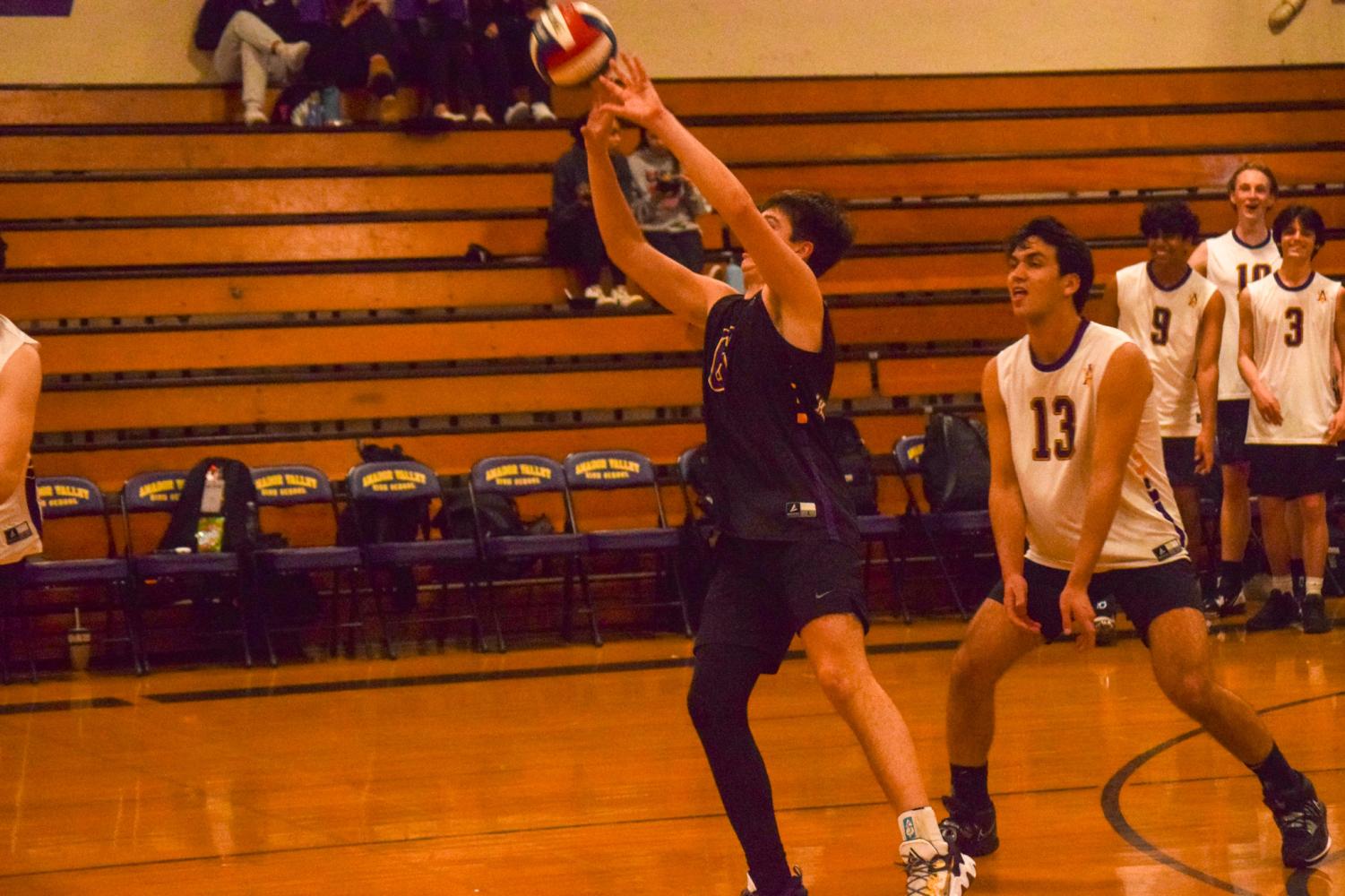 Boys Varsity Volleyball defeats De La Salle 3-0