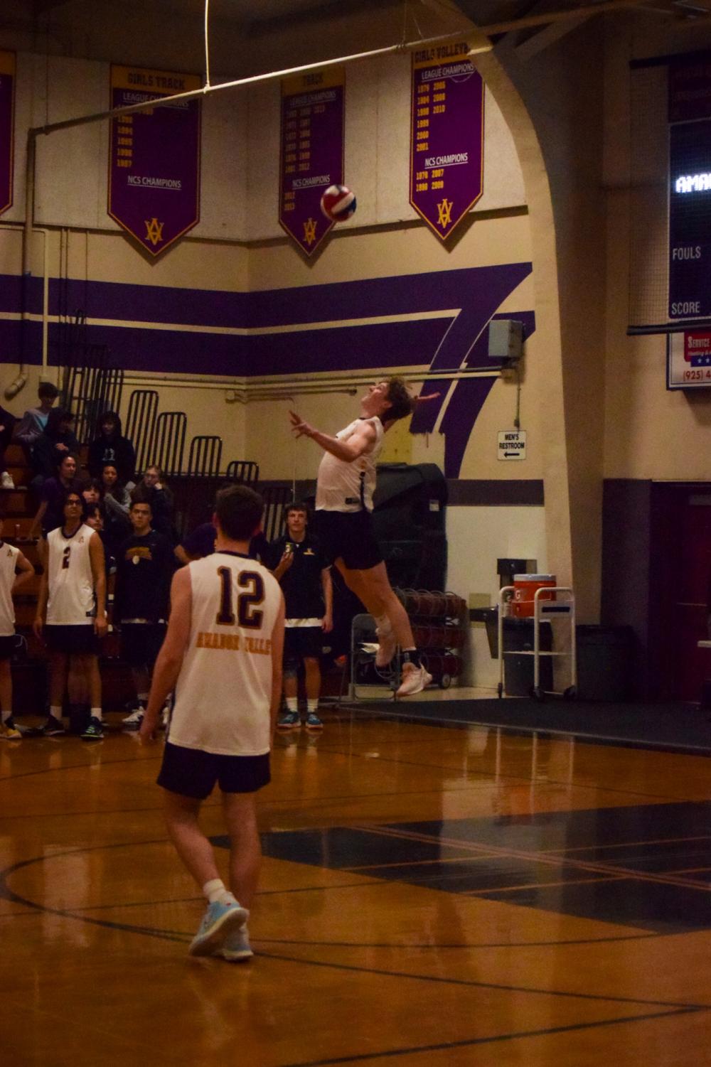 Boys Varsity Volleyball defeats Monte Vista High 3-0