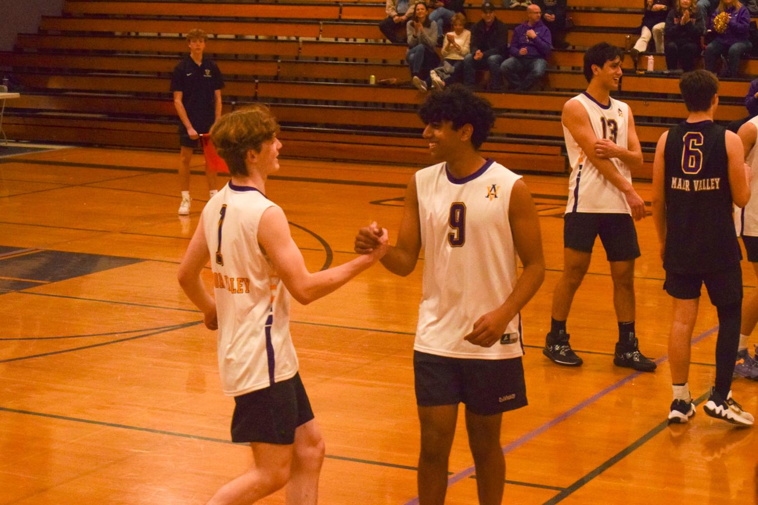 Boys Varsity Volleyball defeats De La Salle 3-0