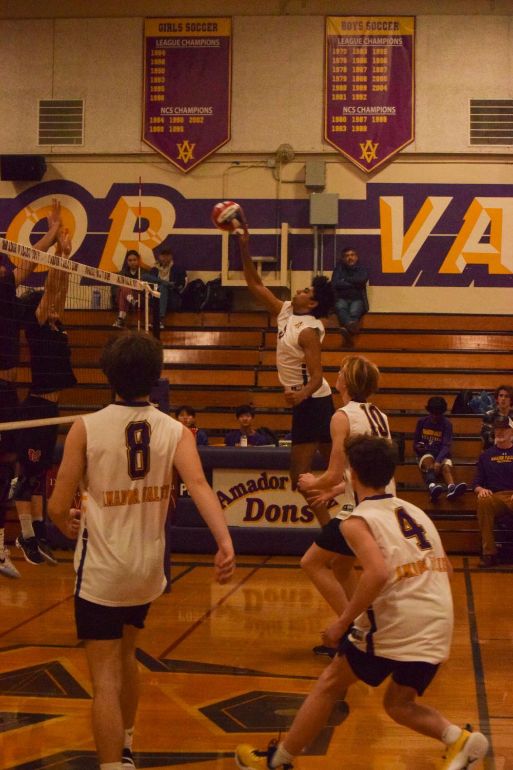 Boys Varsity Volleyball defeats Monte Vista High 3-0