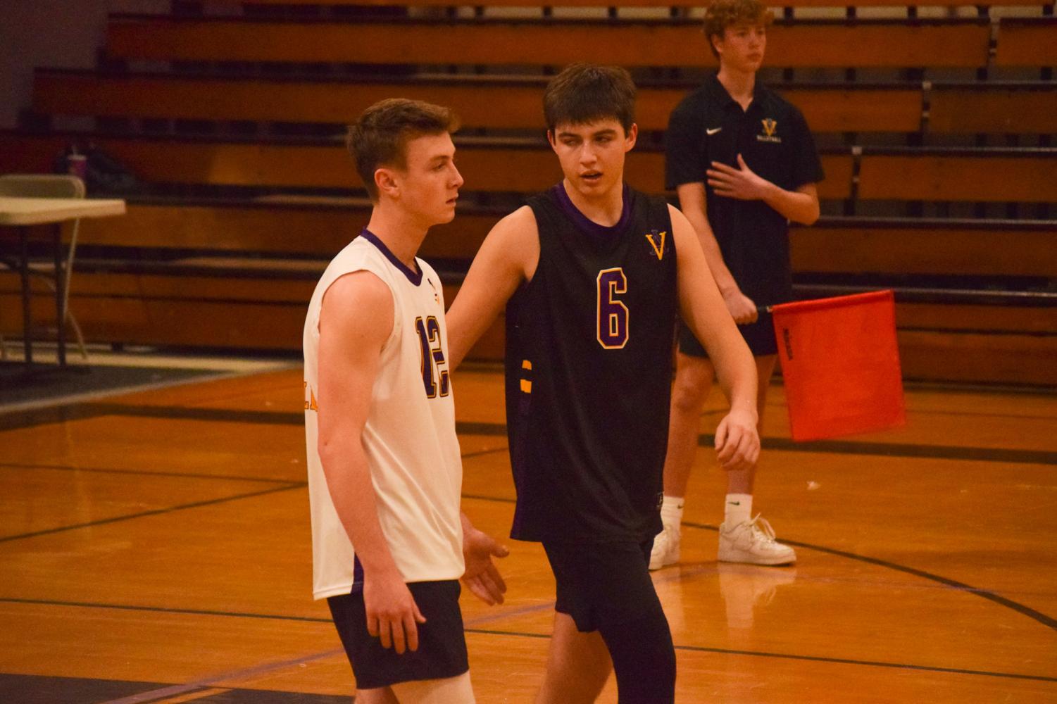 Boys Varsity Volleyball defeats De La Salle 3-0