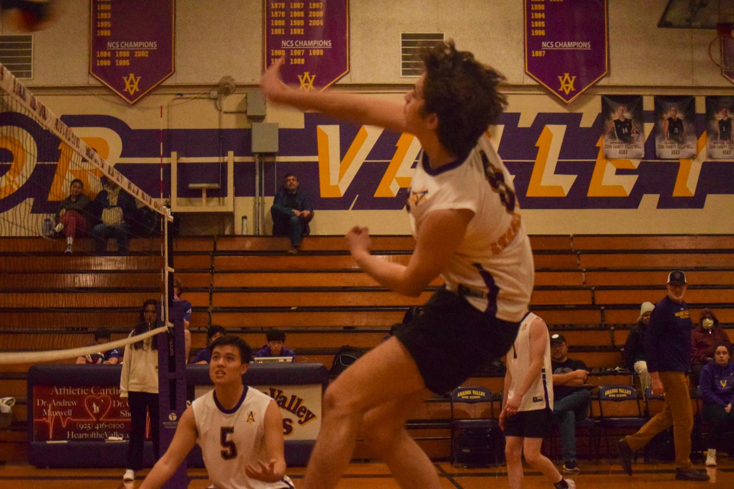Boys Varsity Volleyball defeats Monte Vista High 3-0