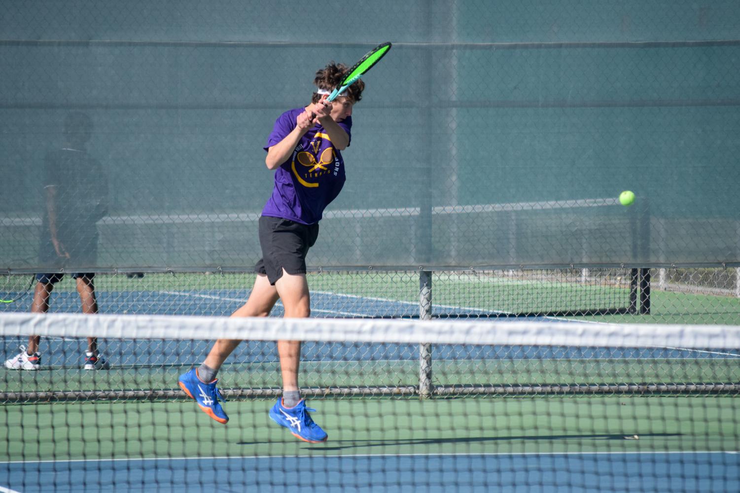 Boys Varsity Tennis defeats Washington High 5-2 in preparation for NCS.