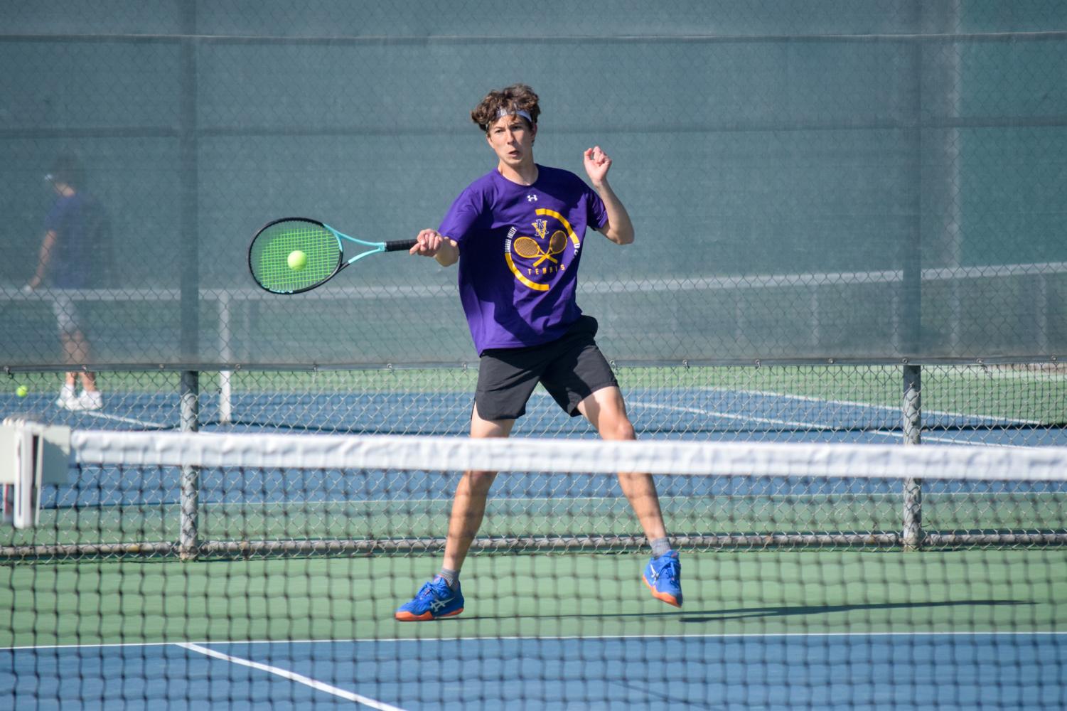 Boys Varsity Tennis defeats Washington High 5-2 in preparation for NCS.