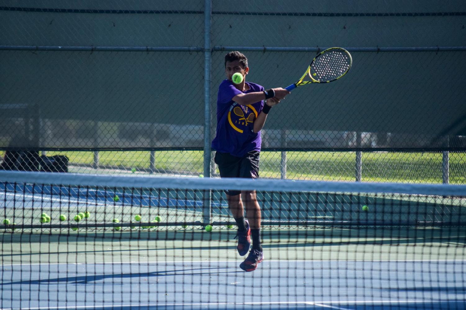 Boys Varsity Tennis defeats Washington High 5-2 in preparation for NCS.