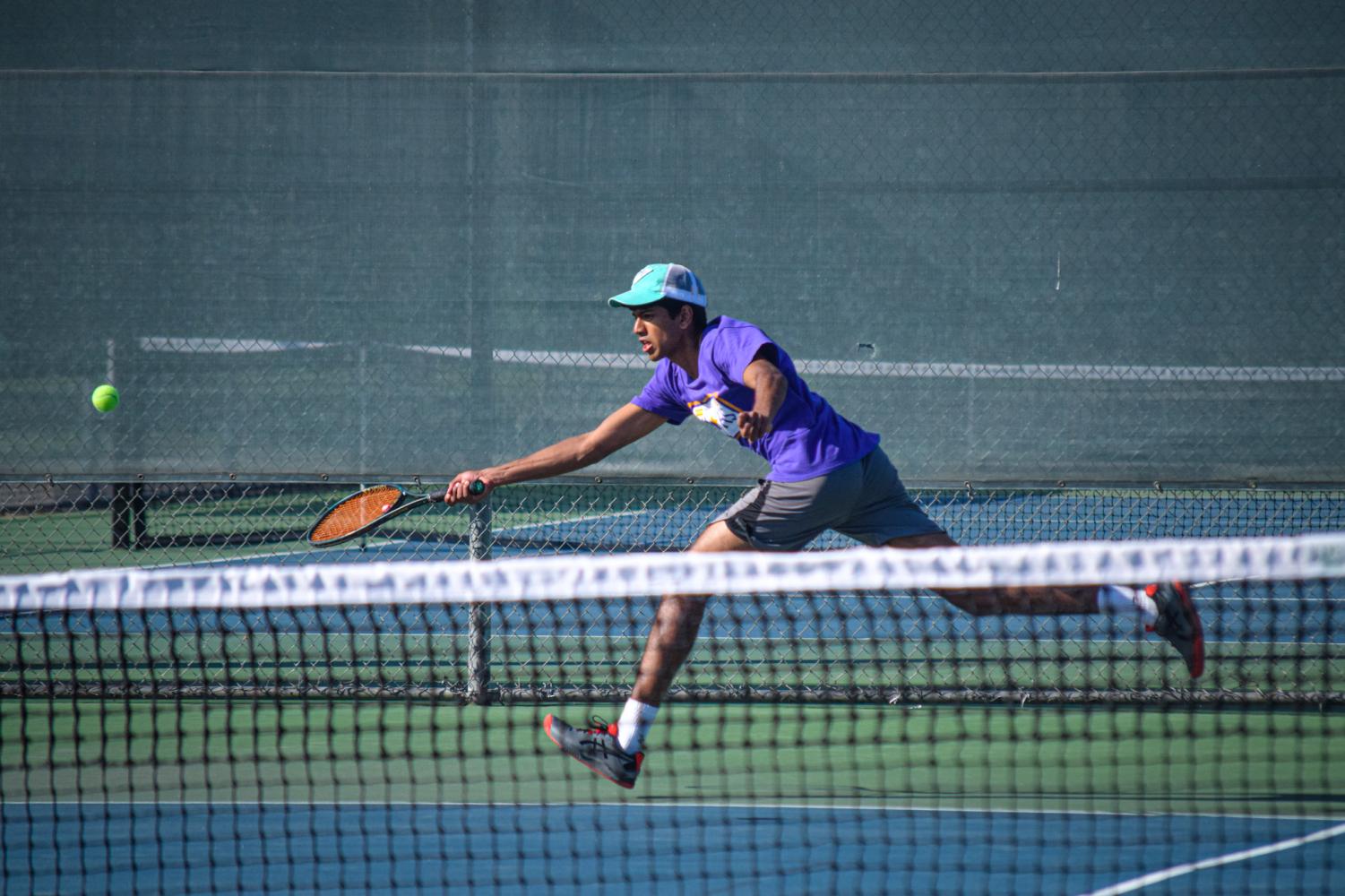 Boys Varsity Tennis defeats Washington High 5-2 in preparation for NCS.