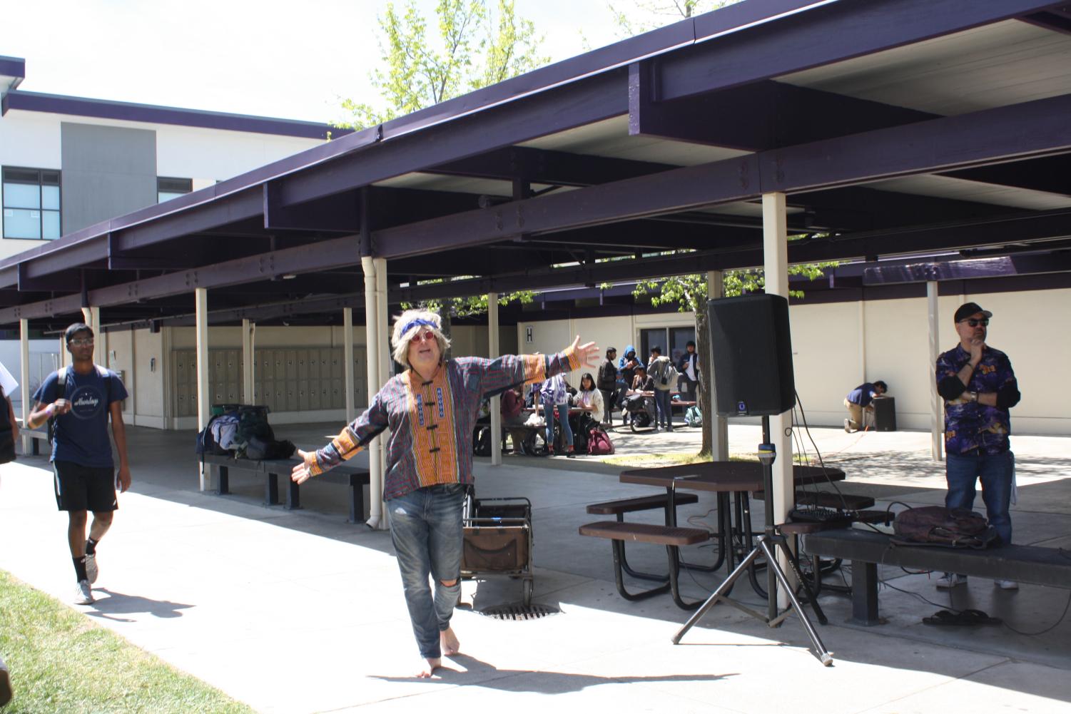 Juniors celebrate Hippie Day during lunch