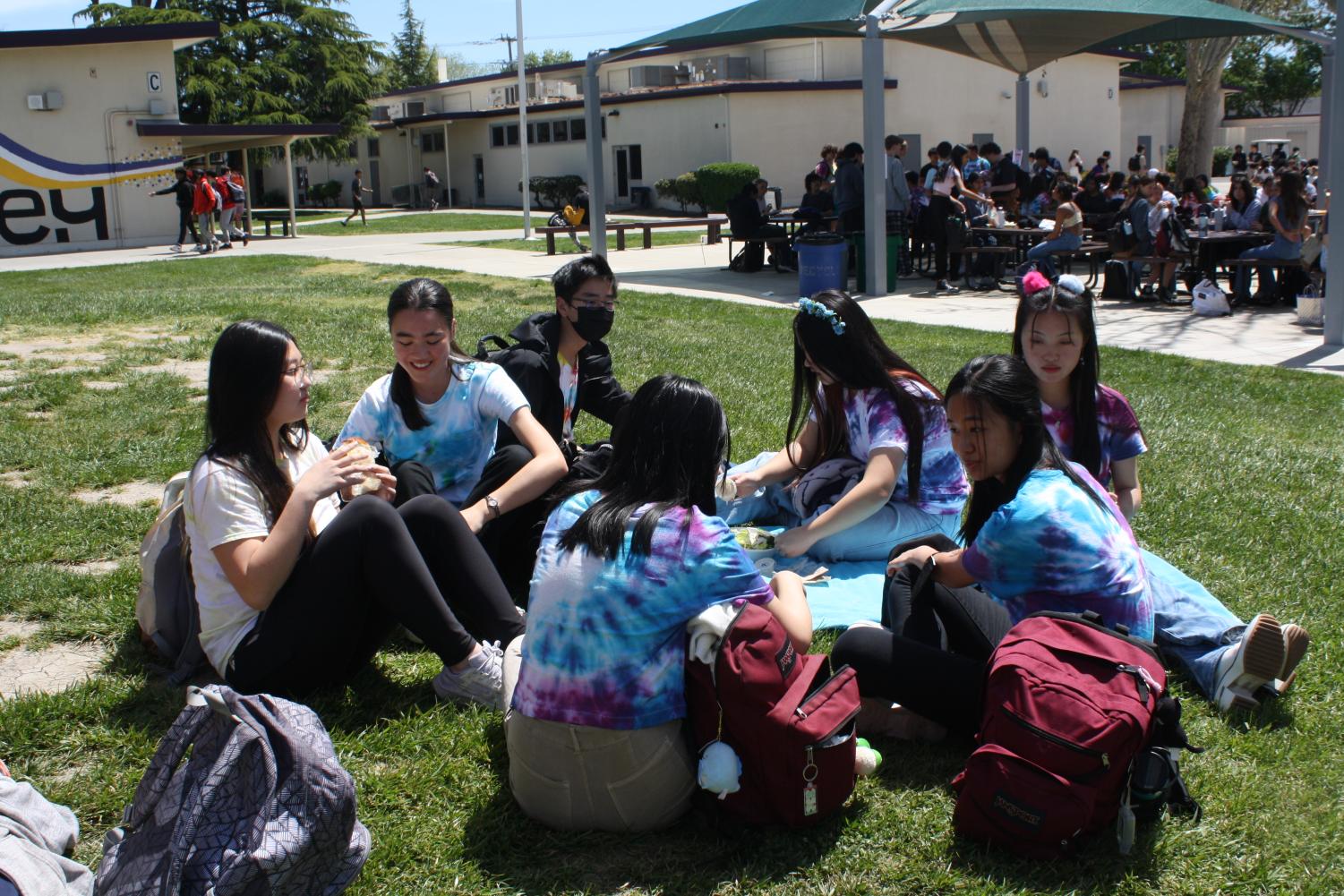 Juniors celebrate Hippie Day during lunch