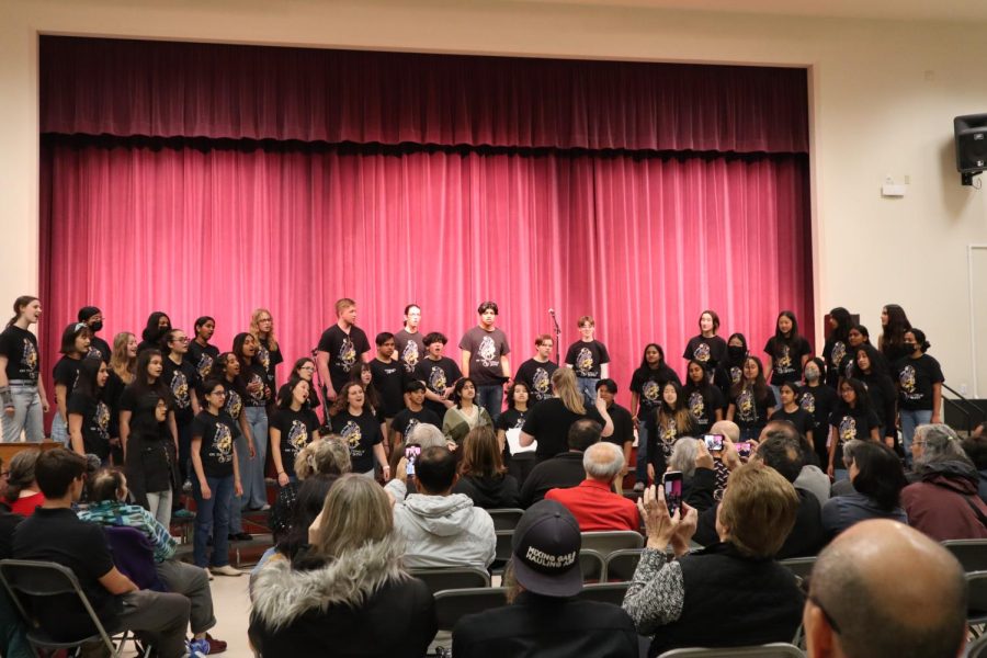 The entire choir opens the show, singing Heart from the musical Damn Yankees.