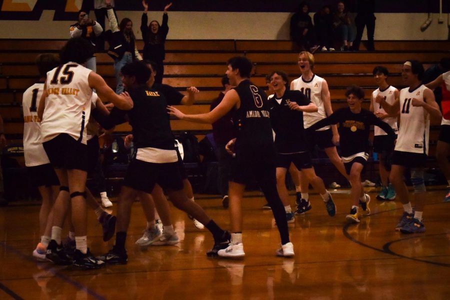 Bryce Nohava delivers the finishing blow and is quickly swarmed by his celebrating teammates, sealing a clean 3-0 sweep to advance to the semifinals.