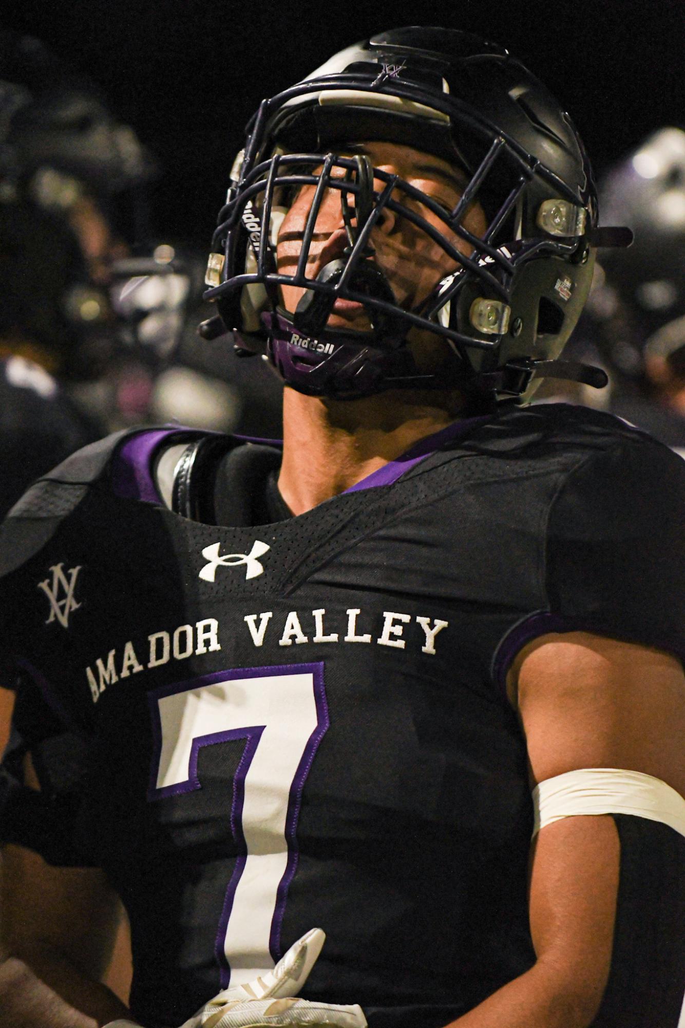 Pink out game: Dons take down Dougherty Valley 70-0 on senior night
