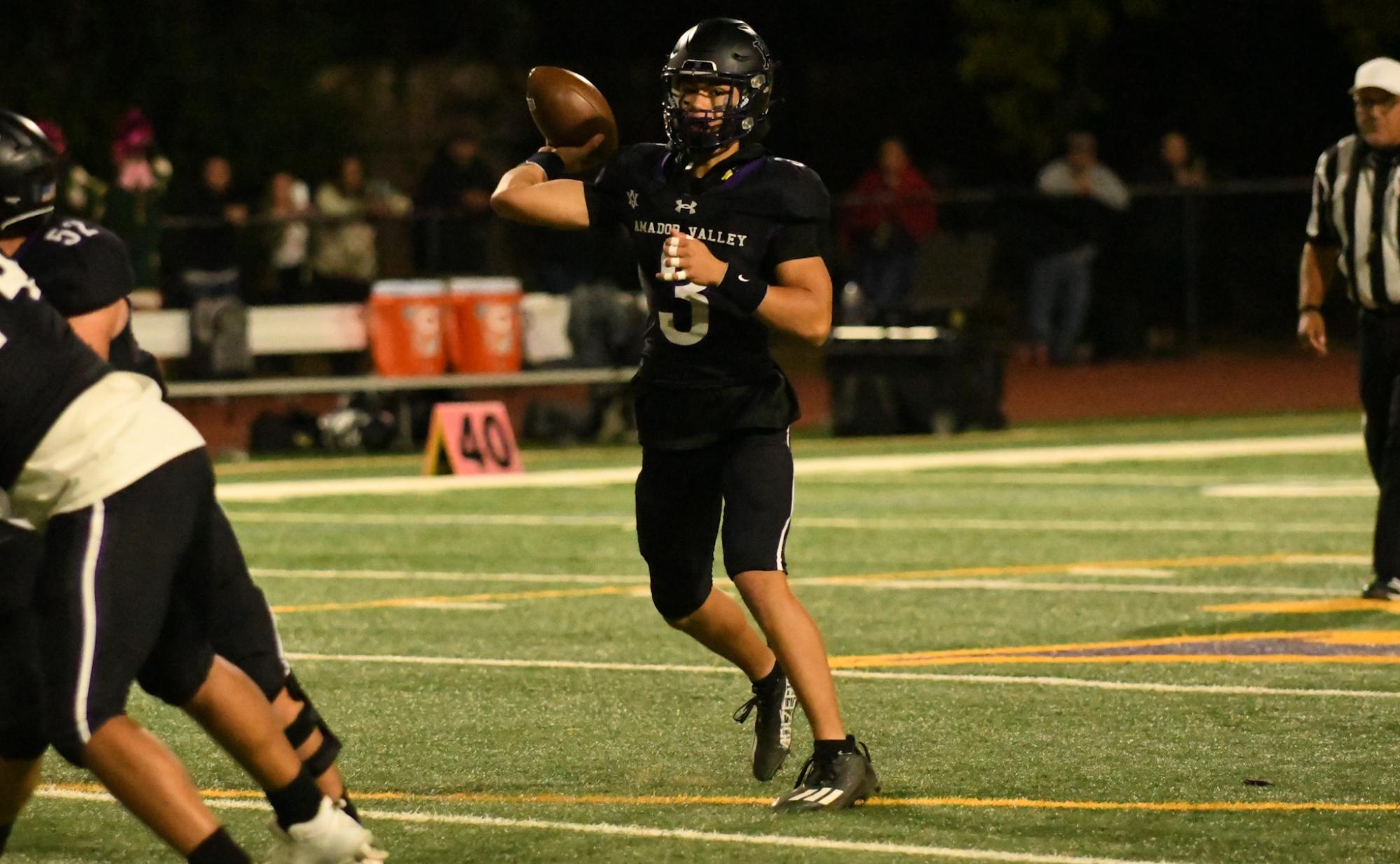 Amador Valley Football defeats Livermore High 42-7 to continue winning streak