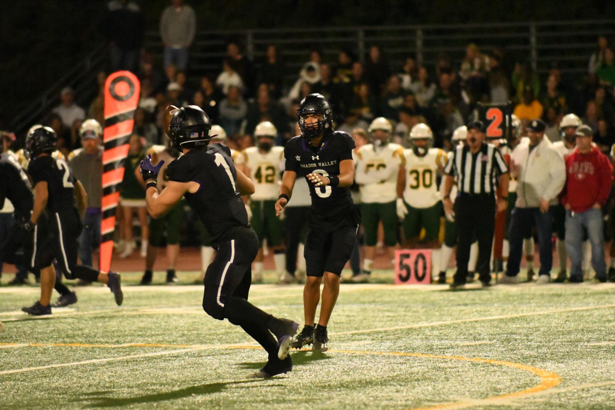 Amador Valley Football defeats Livermore High 42-7 to continue winning streak