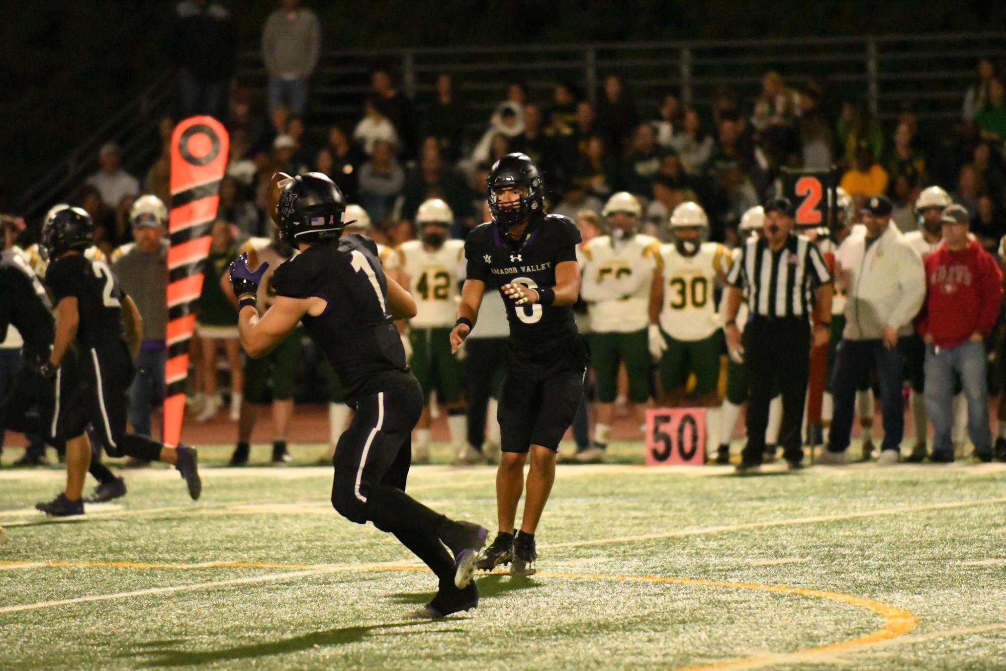 Amador+Valley+Football+defeats+Livermore+High+42-7+to+continue+winning+streak