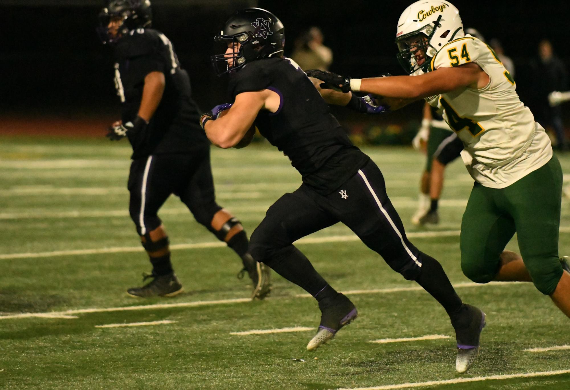 Amador+Valley+Football+defeats+Livermore+High+42-7+to+continue+winning+streak