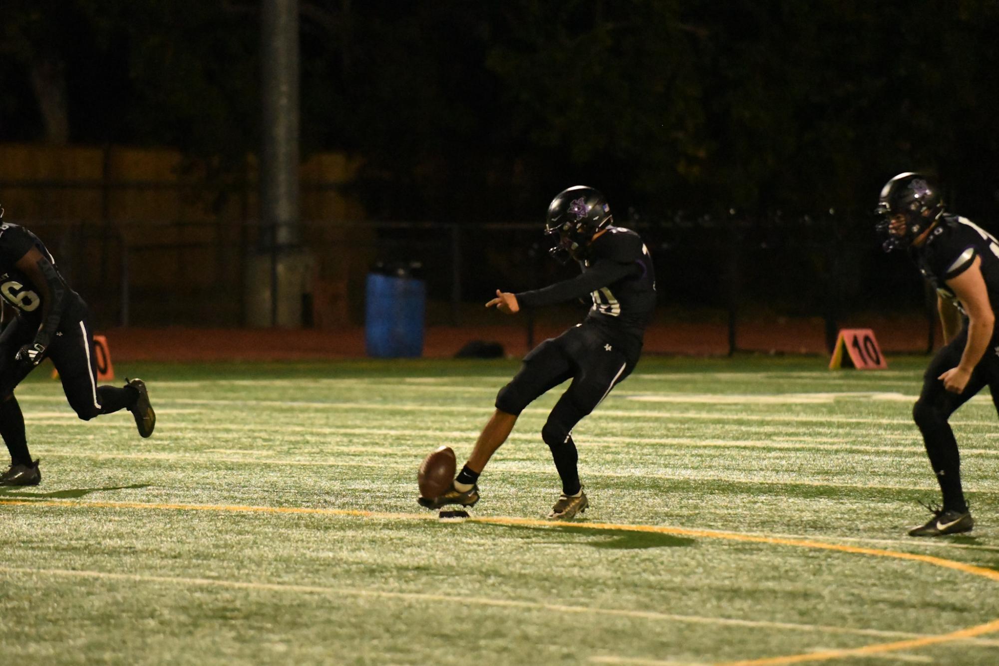 Amador+Valley+Football+defeats+Livermore+High+42-7+to+continue+winning+streak