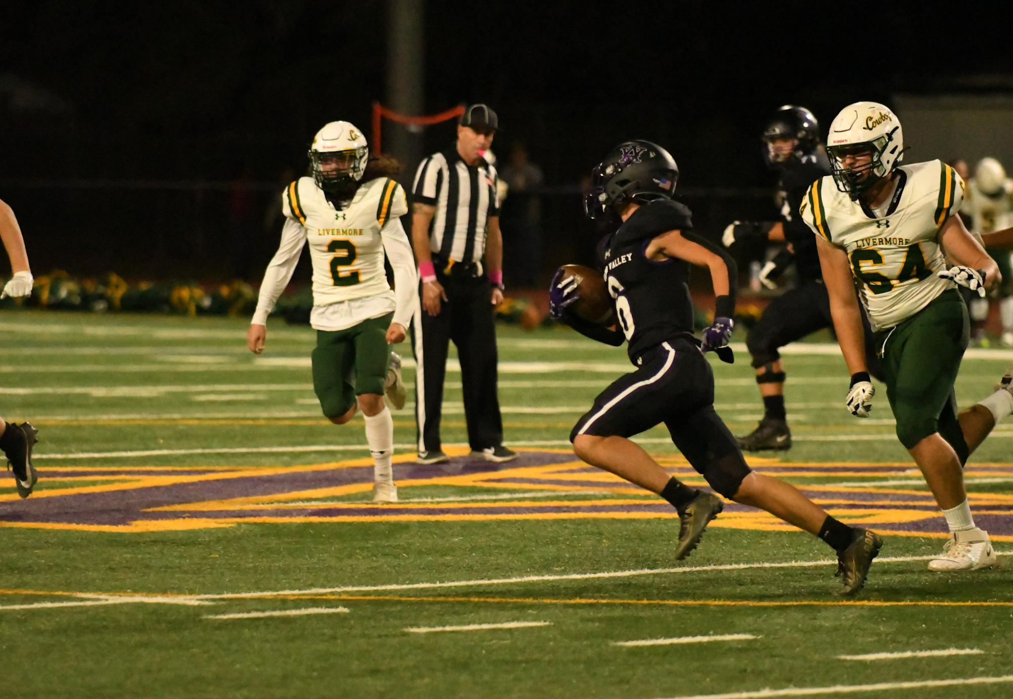 Amador+Valley+Football+defeats+Livermore+High+42-7+to+continue+winning+streak