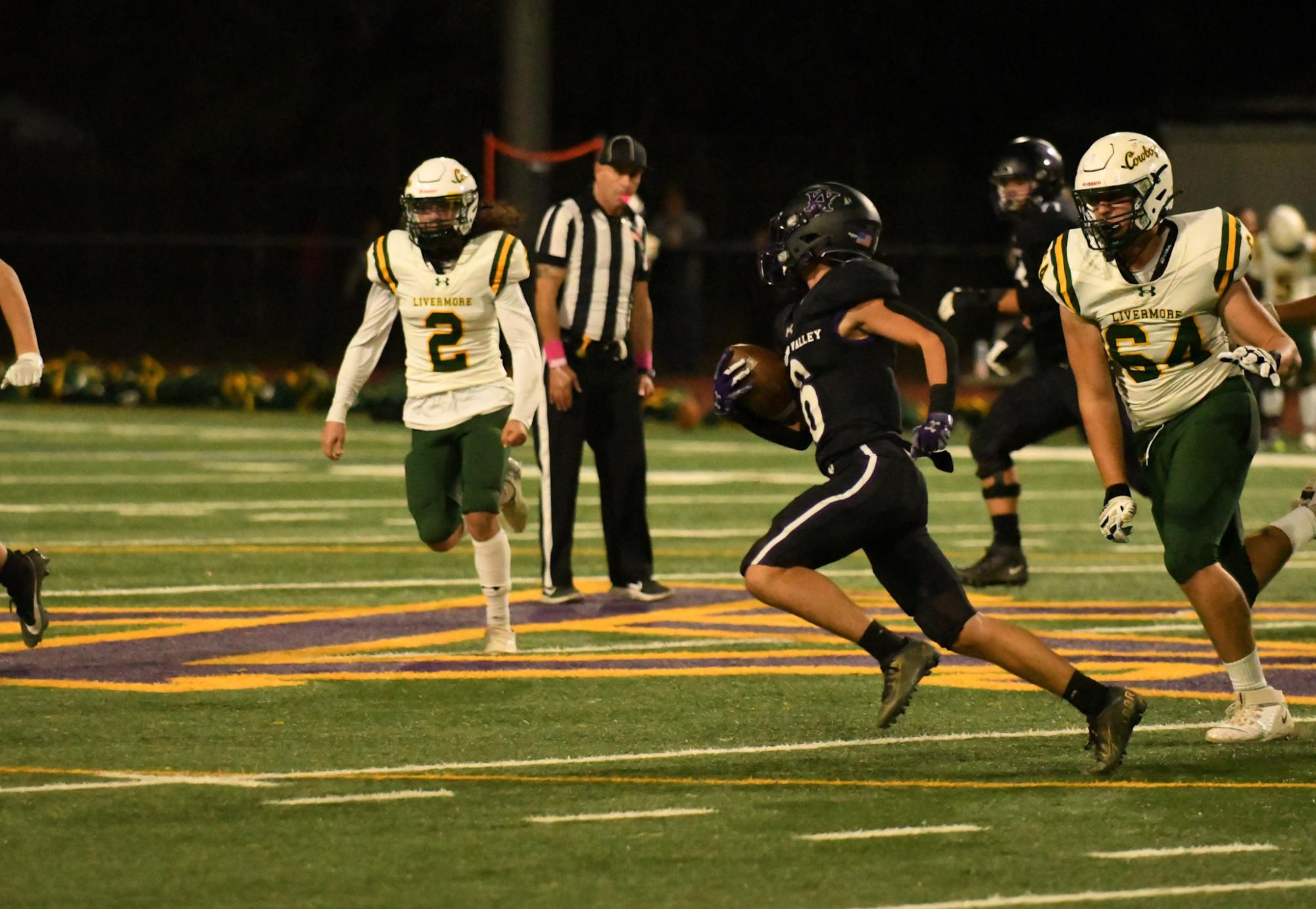 Amador Valley Football defeats Livermore High 42-7 to continue winning streak