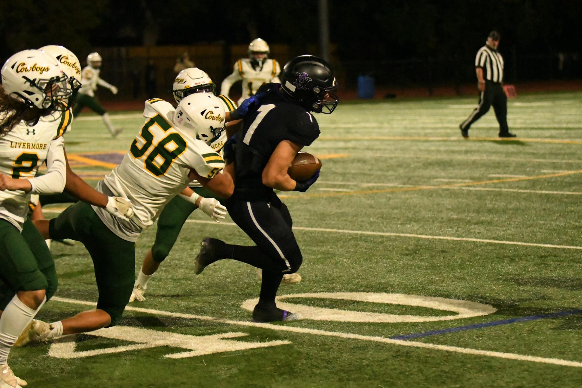 Amador Valley Football defeats Livermore High 42-7 to continue winning streak