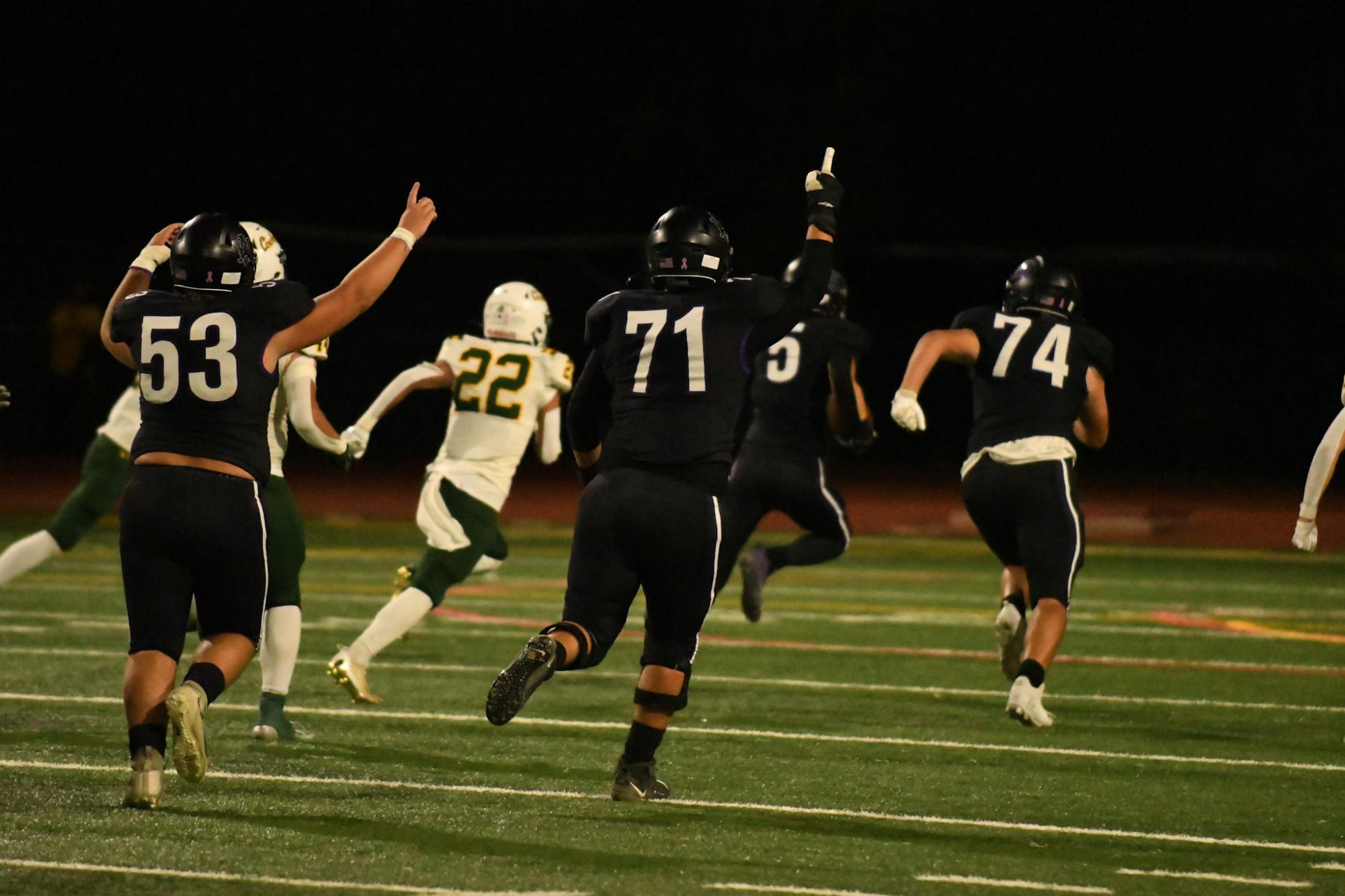 Amador Valley Football defeats Livermore High 42-7 to continue winning streak