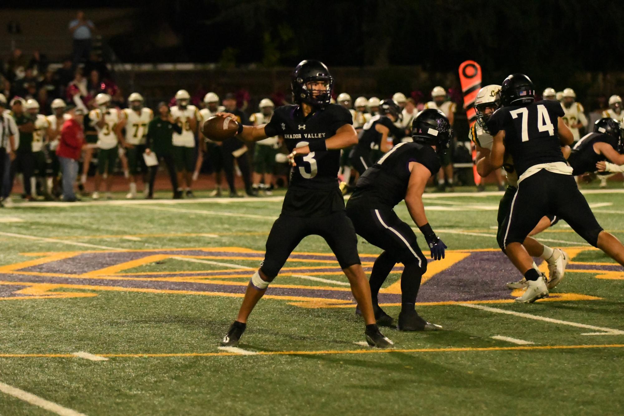 Amador+Valley+Football+defeats+Livermore+High+42-7+to+continue+winning+streak