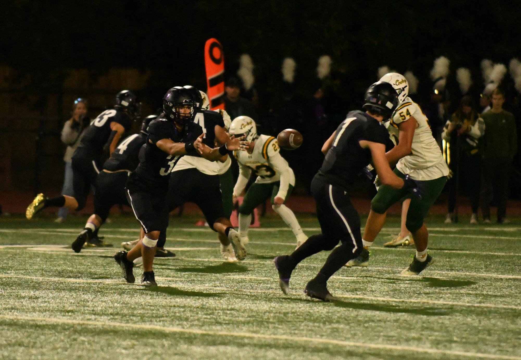 Amador Valley Football defeats Livermore High 42-7 to continue winning streak