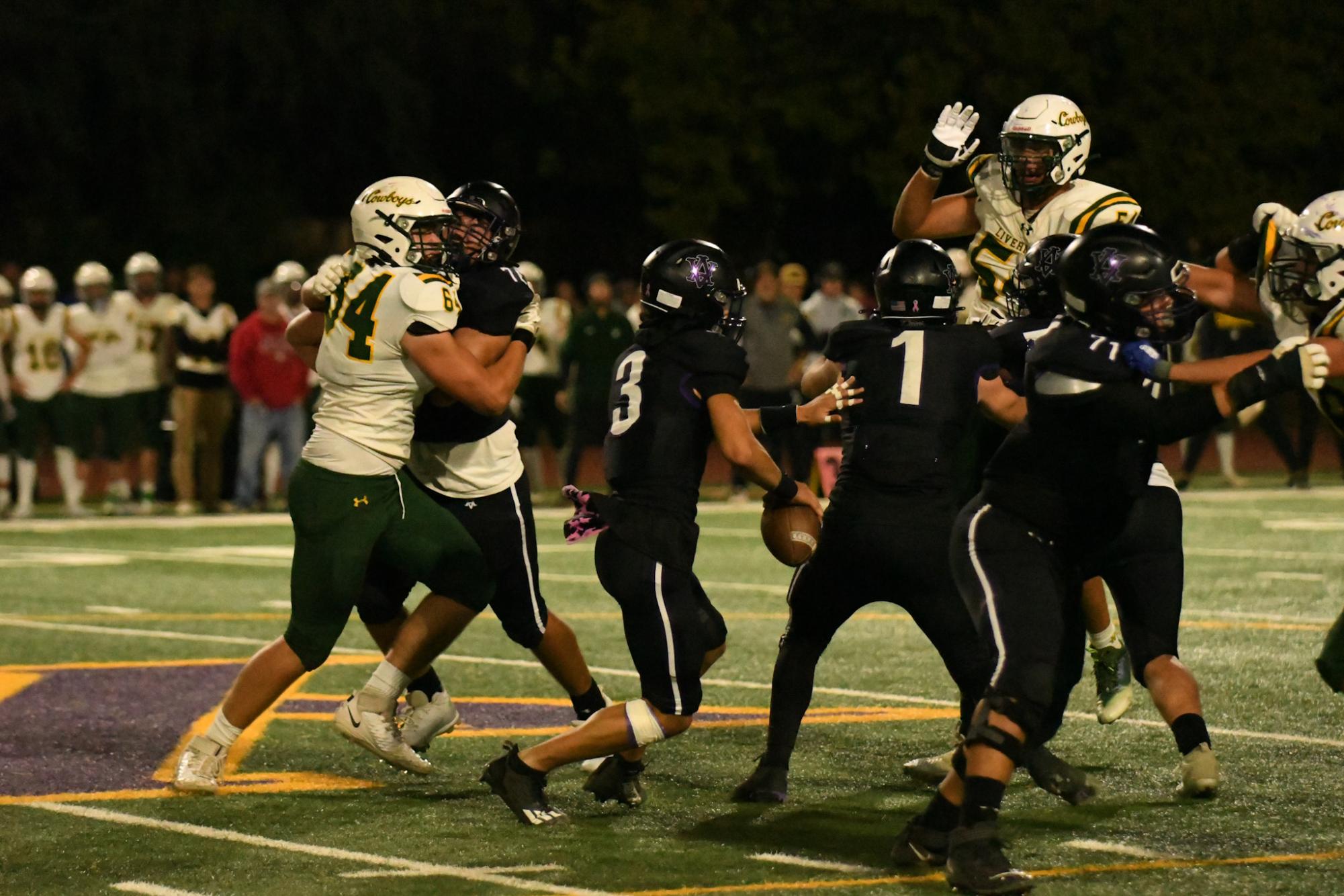 Amador+Valley+Football+defeats+Livermore+High+42-7+to+continue+winning+streak