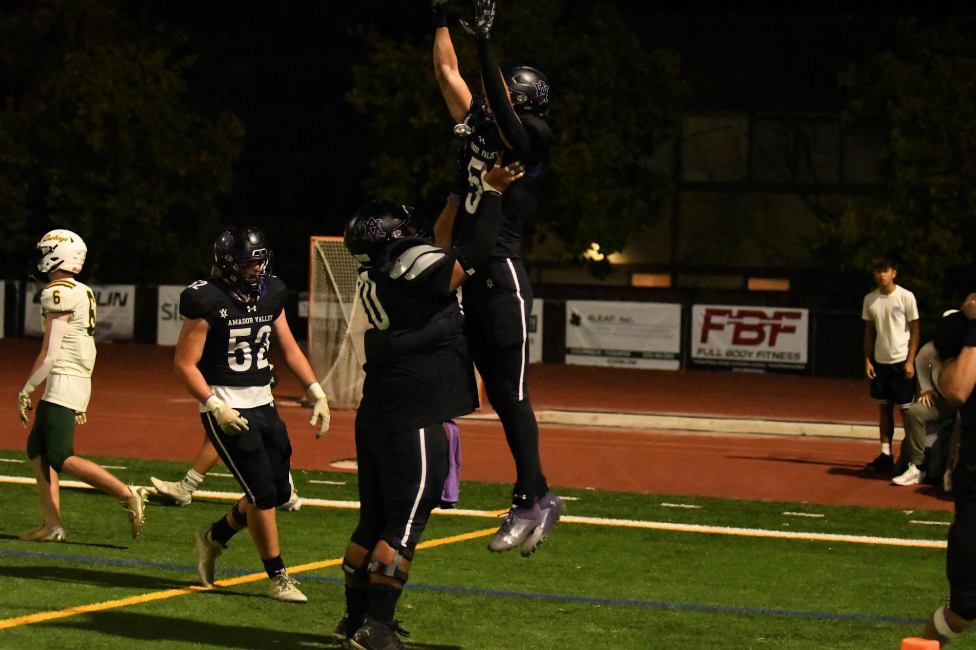 Amador+Valley+Football+defeats+Livermore+High+42-7+to+continue+winning+streak