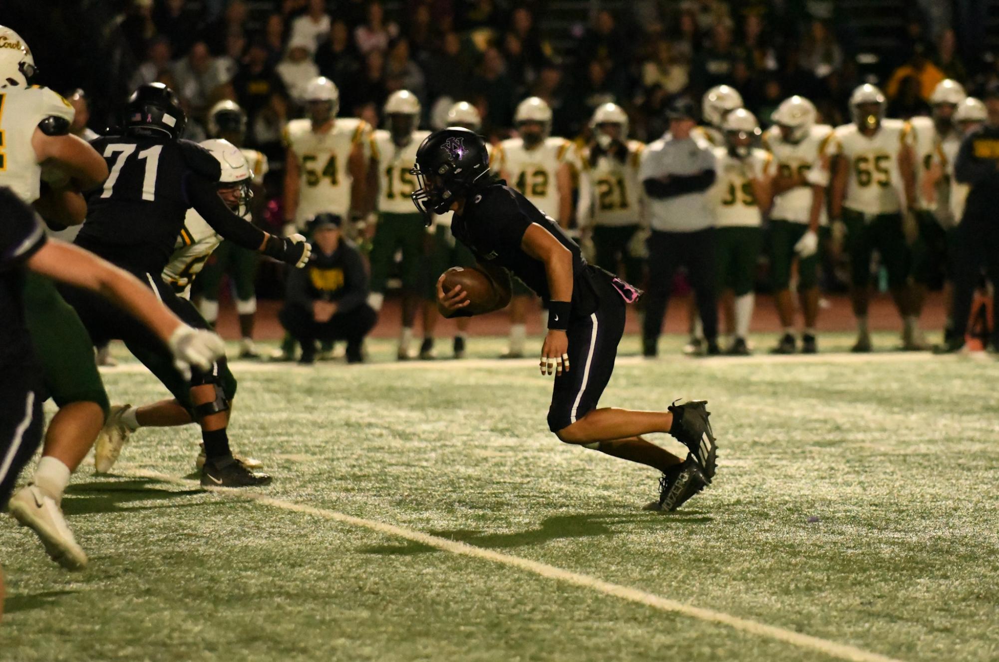 Amador Valley Football defeats Livermore High 42-7 to continue winning streak